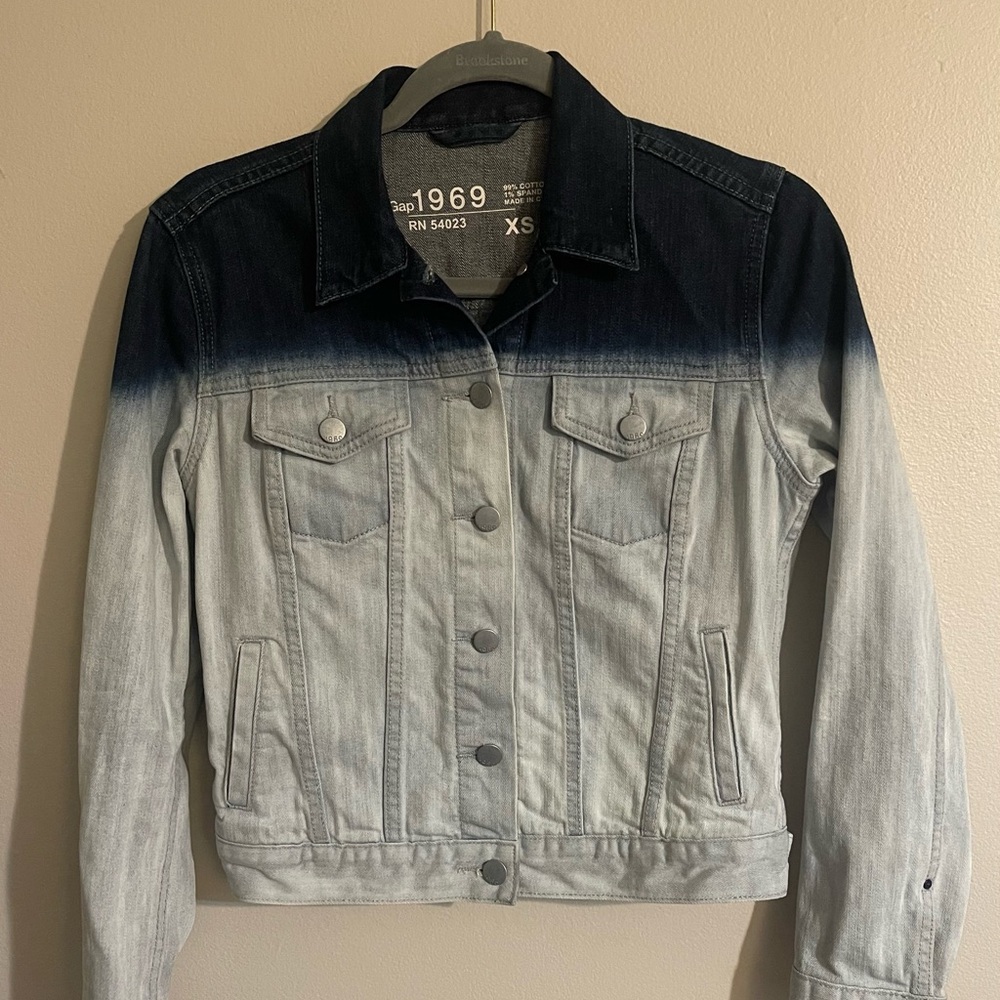GAP 1969 Blue ombré Jean Jacket Classic Denim Style